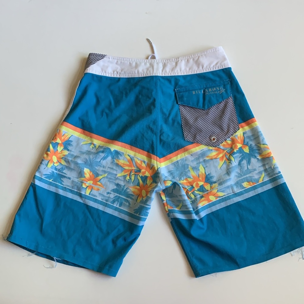 BILLABONG Boys Swim Trunks Size Medium, Size 25